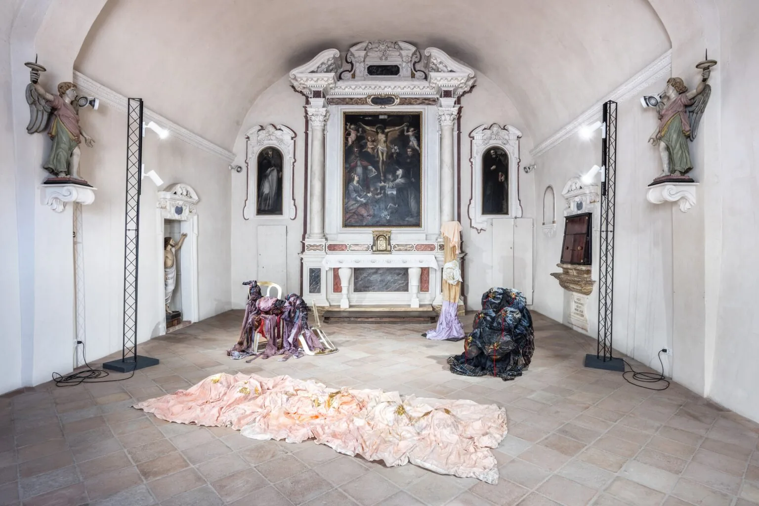 Екатерина Щербакова — инсталляция FUSA, Cappella Santa Caterina, Монтефоллонико